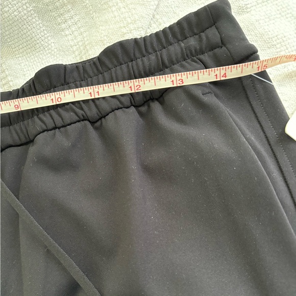 NWT Lululemon Tapered-Leg Mid-Rise Crop 25” Luxtreme Women’s Black Small Pants - Picture 12 of 14
